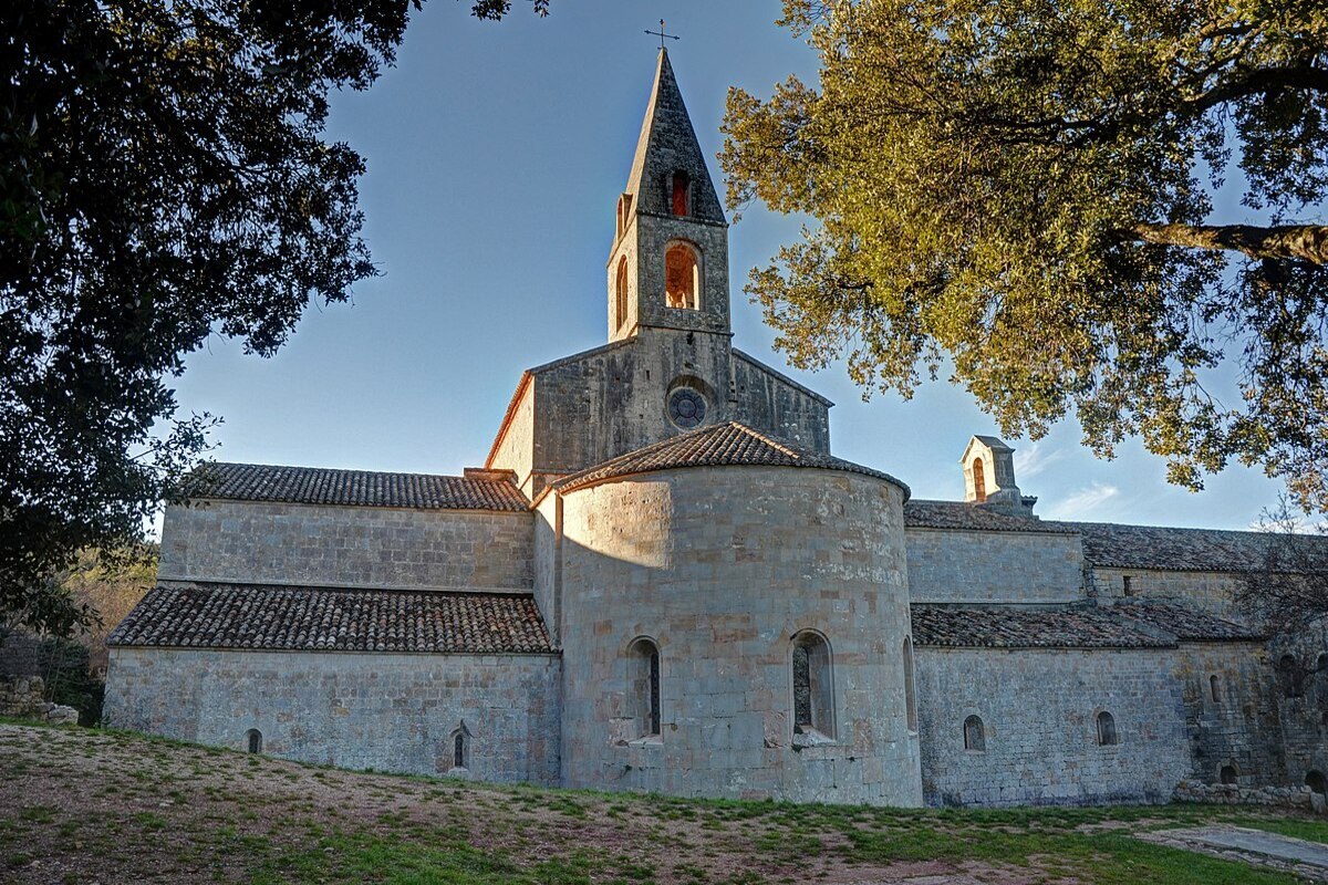 Cette abbaye du Thoronet, en Provence, est si pure acoustiquement qu&rsquo;elle est utilisée pour enregistrer les plus grands chants grégoriens